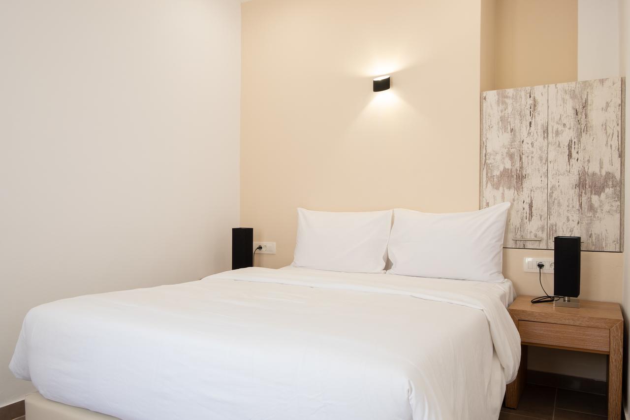 Tristhenia Aparthotel Perísza Kültér fotó