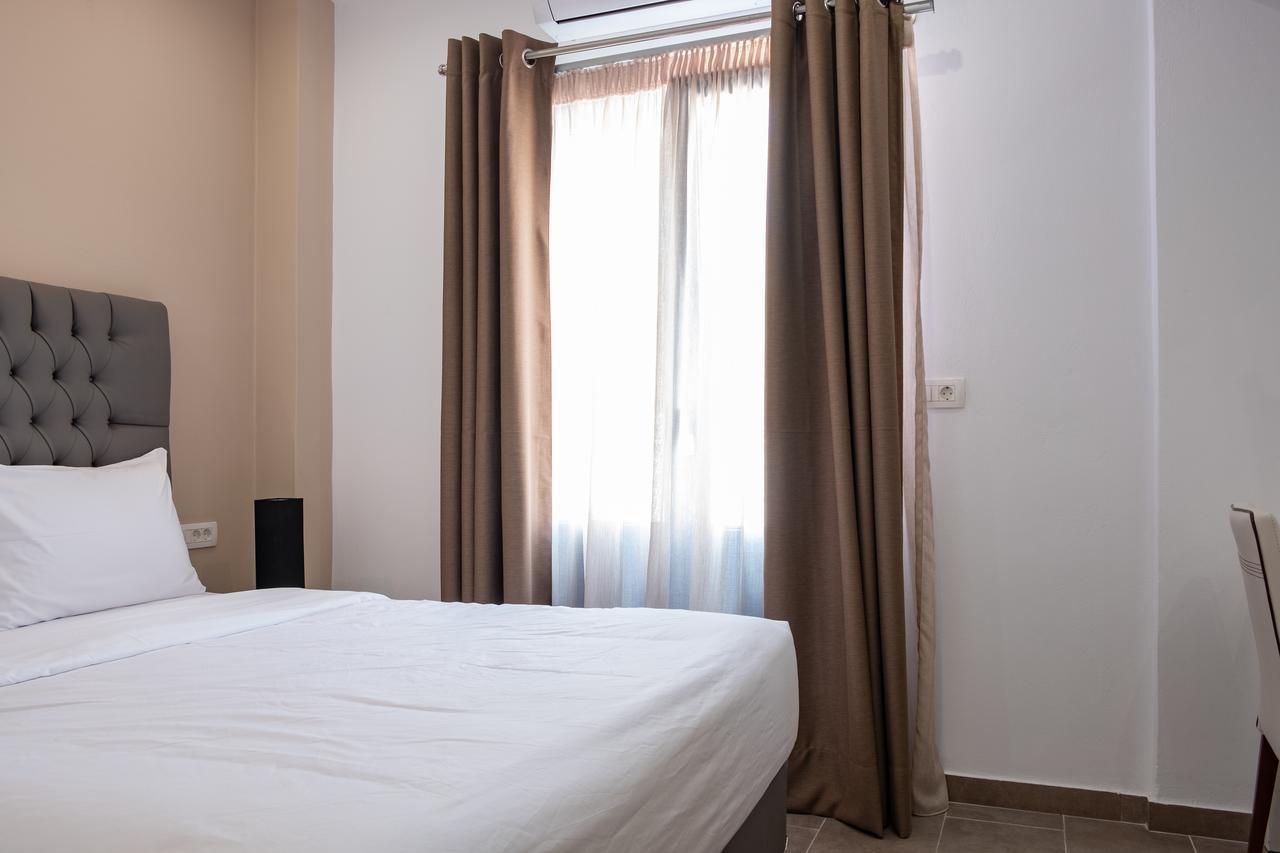 Tristhenia Aparthotel Perísza Kültér fotó