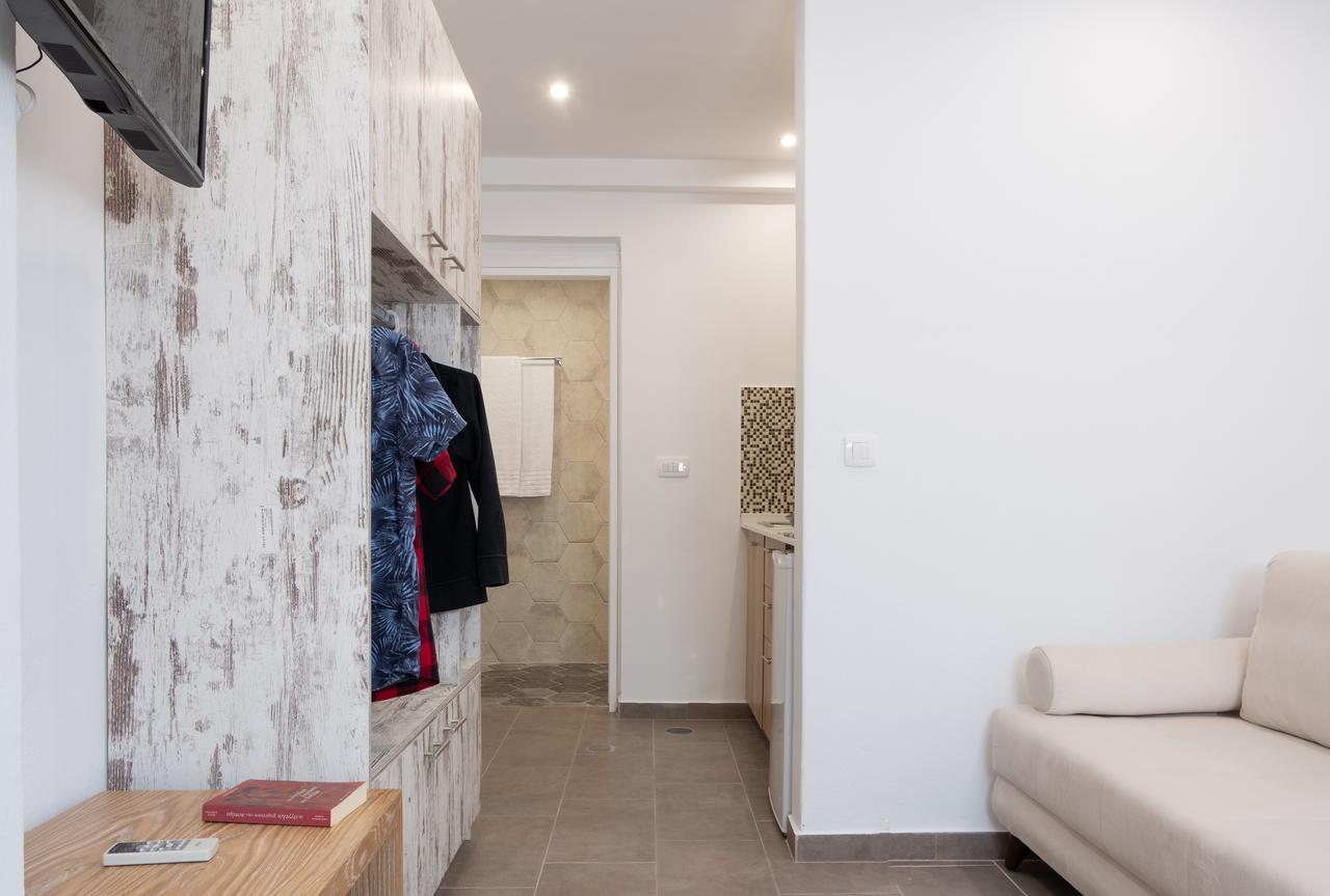 Tristhenia Aparthotel Perísza Kültér fotó